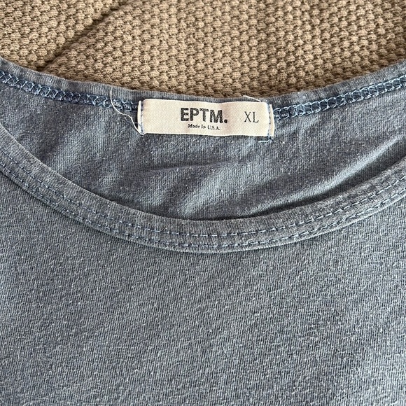 EPTM Drop hem T - Picture 3 of 3